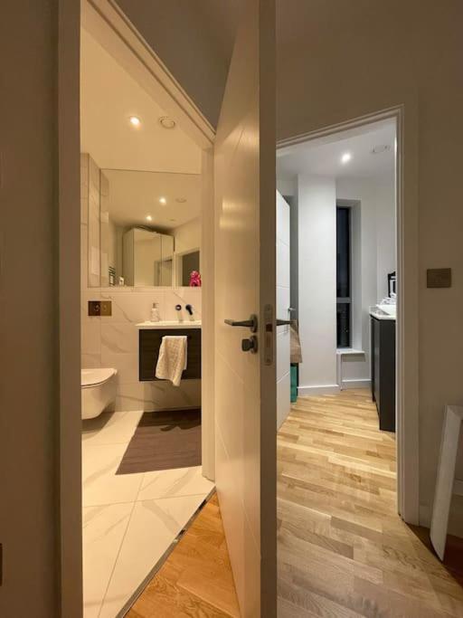 3 Bedroom Penthouse With Terrace And Skyline In Battersea Londen Buitenkant foto